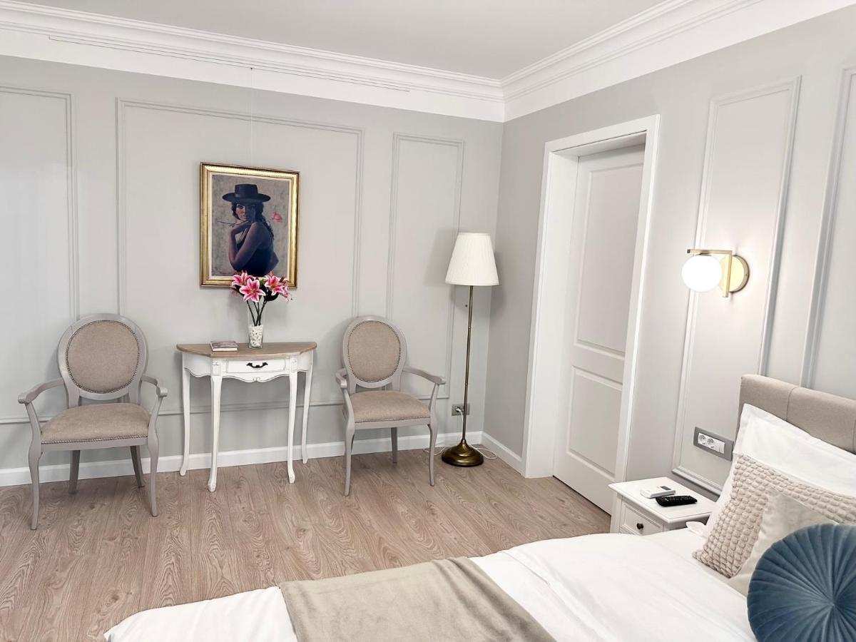 Central Spacious Apartment With Balcony - Alba Carolina Alba Iulia Ngoại thất bức ảnh
