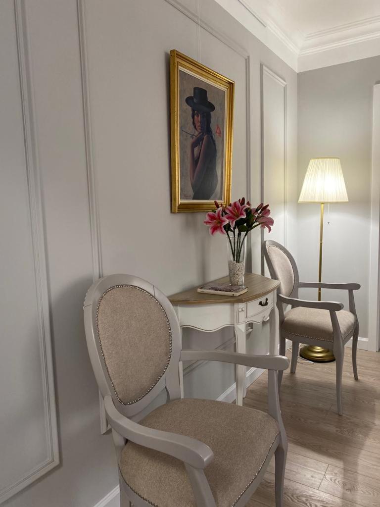 Central Spacious Apartment With Balcony - Alba Carolina Alba Iulia Ngoại thất bức ảnh