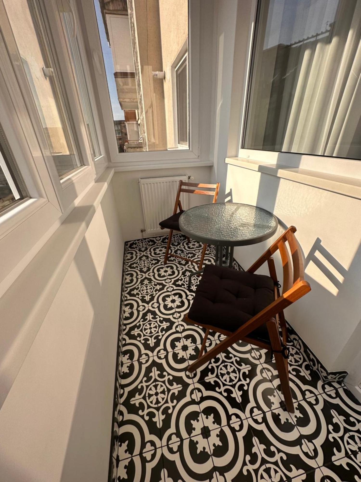 Central Spacious Apartment With Balcony - Alba Carolina Alba Iulia Ngoại thất bức ảnh